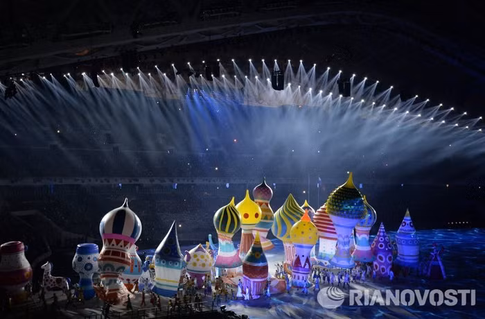 Búp bê và lịch sử Nga được tái hiện trong đêm Olympic.