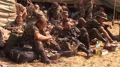 Binh sĩ Ukraine vừa sang Nga.