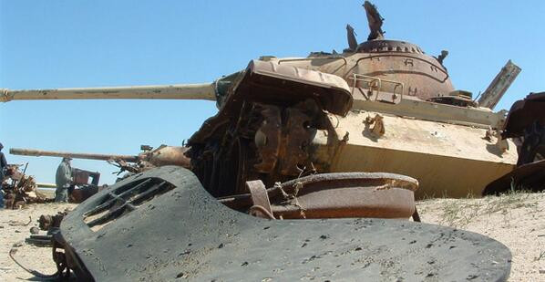 Những bãi rác quân sự chứa uranium nghèo nằm xung quanh các khu vực dân cư ở Iraq đang đe dọa sự an toàn của dân thường. Những bãi rác quân sự chứa uranium nghèo nằm xung quanh các khu vực dân cư ở Iraq đang đe dọa sự an toàn của dân thường.