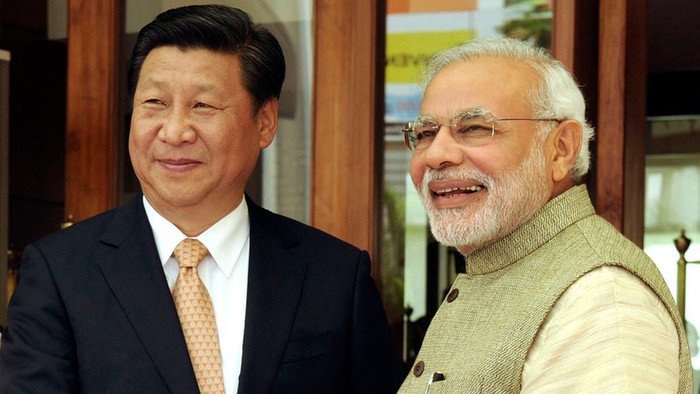 Chủ tịch Trung Quốc Tập Cận Bình (trái) và Thủ tướng Ấn Độ Narendra Modi. Chủ tịch Trung Quốc Tập Cận Bình (trái) và Thủ tướng Ấn Độ Narendra Modi.