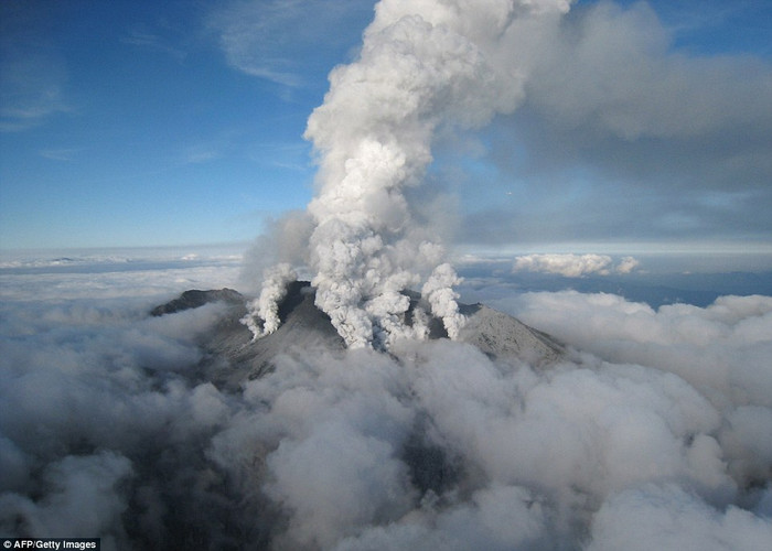 Núi lửa Ontake thức giấc. Núi lửa Ontake thức giấc.