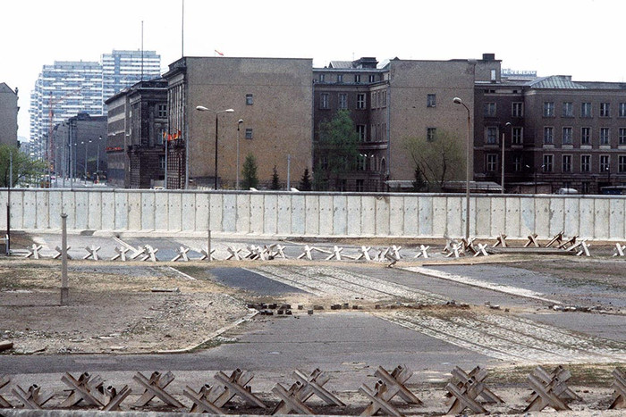 Một phần đất trống đánh dấu biên giới giữa Đông và Tây Berlin tháng Tư năm 1984. (AFP: Joel robine)
