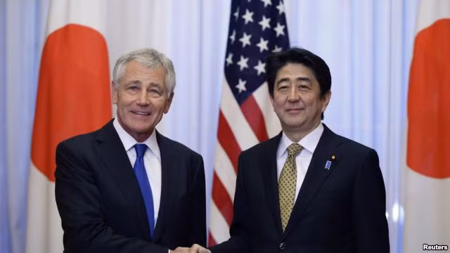 Bộ trưởng Quốc phòng Mỹ Chuck Hagel và Thủ tướng Nhật Bản Shinzo Abe.