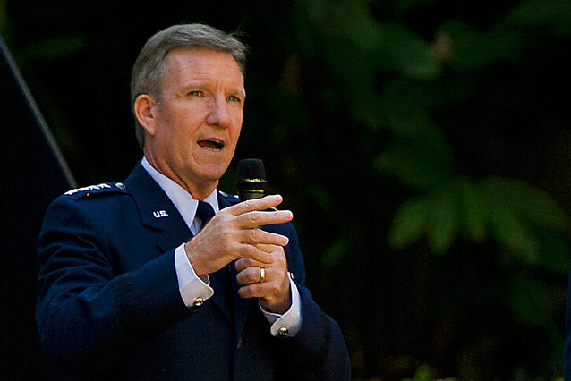 Tướng Herbert Carlisle - Tư lệnh Không quân Bộ Tư lệnh Thái Bình Dương thuộc quân đội Mỹ. Tướng Herbert Carlisle - Tư lệnh Không quân Bộ Tư lệnh Thái Bình Dương thuộc quân đội Mỹ.