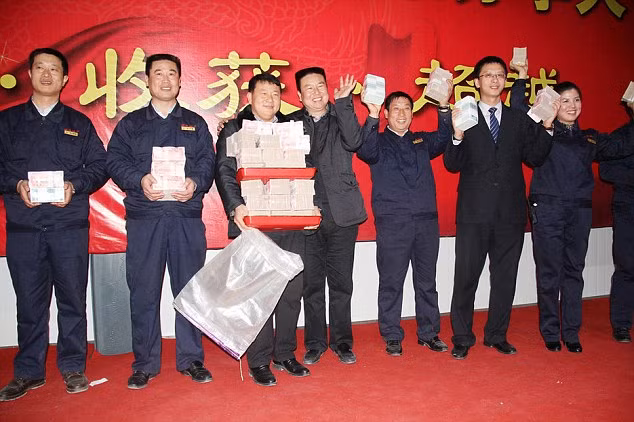 Mức thưởng Tết của một nhân viên của công ty này cao gấp mấy lần lương mỗi năm của một người phương Tây.