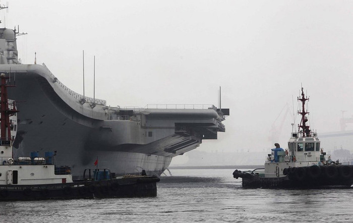 Tàu sân bay Trung Quốc tại căn cứ ở Thanh Đảo. Tàu sân bay Trung Quốc tại căn cứ ở Thanh Đảo.