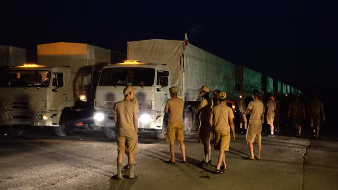 287 xe mang 2.000 tấn hàng hóa viện trợ nhân đạo