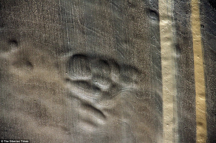 Thành hố khổng lồ đầu tiên.