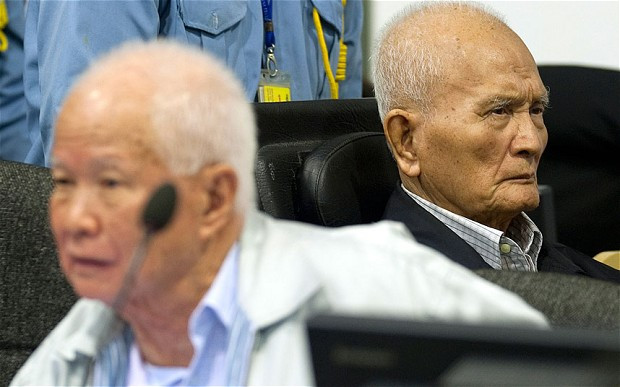 Khieu Samphan (trái) và Nuon Chea (phải). Khieu Samphan (trái) và Nuon Chea (phải).