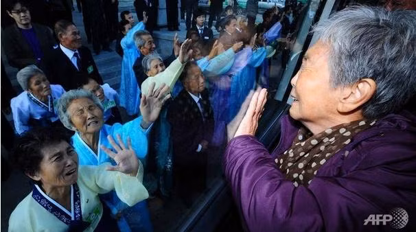 Các gia đình người Triều Tiên, Hàn Quốc trong cuộc đoàn tụ.