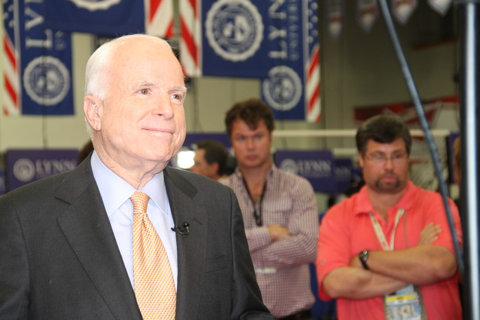 Thượng nghị sĩ Mỹ John McCain. Thượng nghị sĩ Mỹ John McCain.