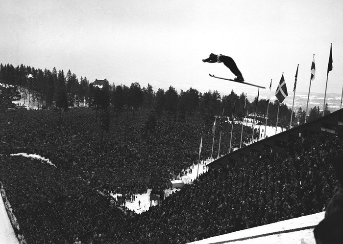 Một vận động viên dự thi Ski Jump tại Thế vận hội mùa đông Na Uy năm 1952.