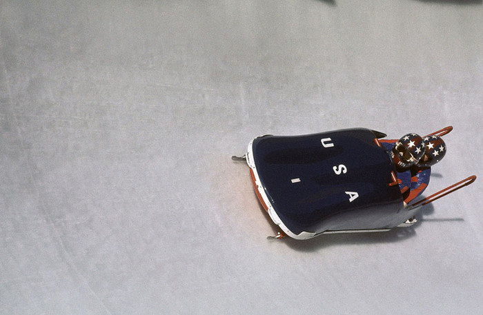 Hai vận động viên nam của Mỹ tham gia cuộc thi xe trượt băng tại Olympic Mùa đông năm 1976 ở Áo.