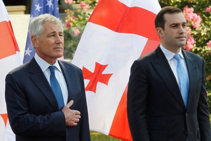 Bộ trưởng Hagel và người đồng cấp Gruzia Alasani. Bộ trưởng Hagel và người đồng cấp Gruzia Alasani.