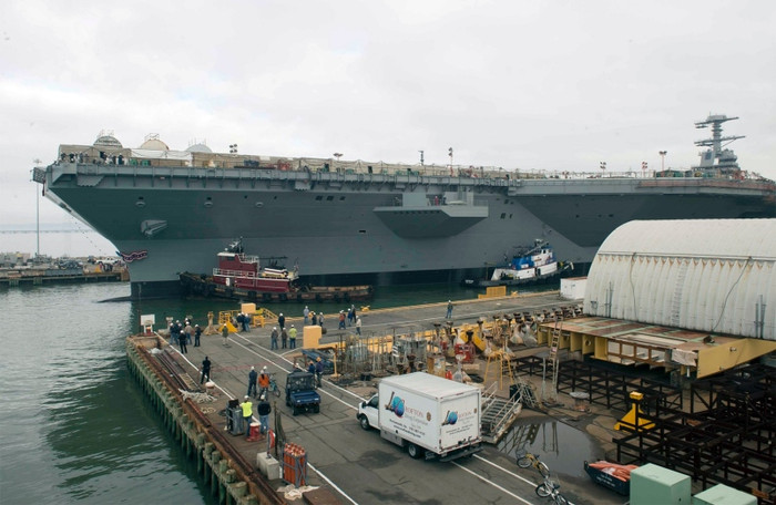 Tàu USS Gerald R.Ford tại xưởng đóng tàu. Tàu USS Gerald R.Ford tại xưởng đóng tàu.