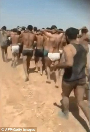 IS đang sử dụng những hình ảnh bạo lực như thế này để khủng bố tinh thần đối thủ.