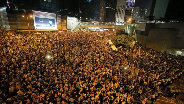 Người biểu tình chiếm trung tâm thành phố Hồng Kông. Người biểu tình chiếm trung tâm thành phố Hồng Kông.