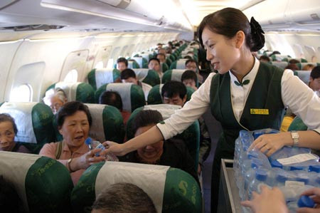 Tiếp viên hàng không Spring Airlines. Tiếp viên hàng không Spring Airlines.