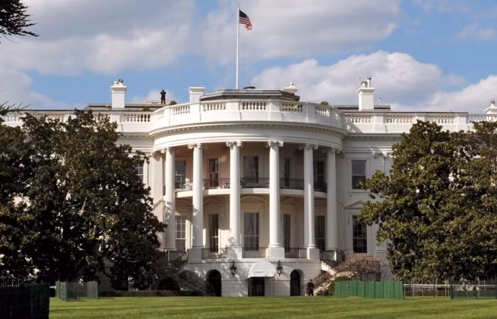 Các động thái mới này đã đưa cuộc khủng hoảng Đông-Tây trở thành nghiêm trọng nhất kể từ khi kết thúc Chiến tranh Lạnh, Reuters nhận định.