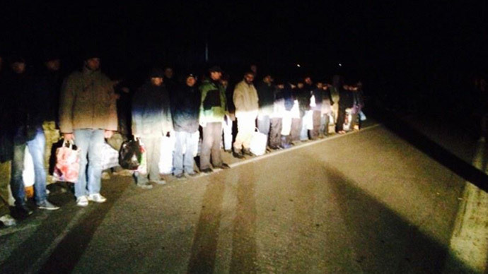 Các tù nhân được trao đổi theo nhóm 10 người một lượt. Các tù nhân được trao đổi theo nhóm 10 người một lượt.