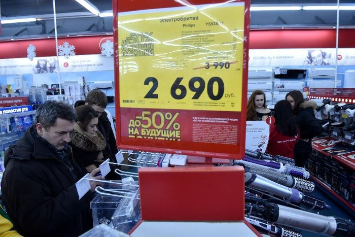 Nga đang trải qua một trong những cơn khủng hoảng tiền tệ lớn trong lịch sử. Nga đang trải qua một trong những cơn khủng hoảng tiền tệ lớn trong lịch sử.