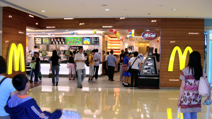 Một cửa hàng McDonald tại Hồng Kông. Một cửa hàng McDonald tại Hồng Kông.