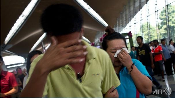 Thân nhân những người gặp nạn tại sân bay Kuala Lumpur. Thân nhân những người gặp nạn tại sân bay Kuala Lumpur.