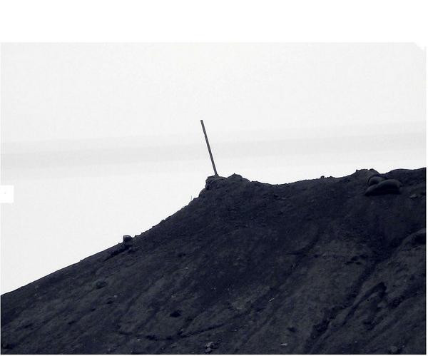 Cờ thánh chiến của IS ở Kobani đã bị Mỹ phá hủy. Cờ thánh chiến của IS ở Kobani đã bị Mỹ phá hủy.