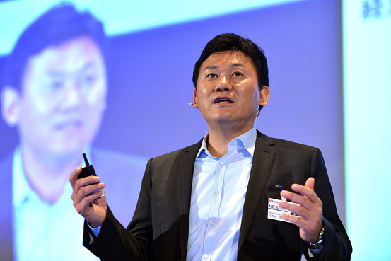 Tổng Giám đốc Rakuten Hiroshi Mikitani Tổng Giám đốc Rakuten Hiroshi Mikitani