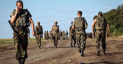 Ukraine đang triển khai lực lượng để bảo vệ thành phố cảng Mariupol, mục tiêu của cuộc phản công lớn do phe ly khai đang chuẩn bị tiến hành. Ukraine đang triển khai lực lượng để bảo vệ thành phố cảng Mariupol, mục tiêu của cuộc phản công lớn do phe ly khai đang chuẩn bị tiến hành.