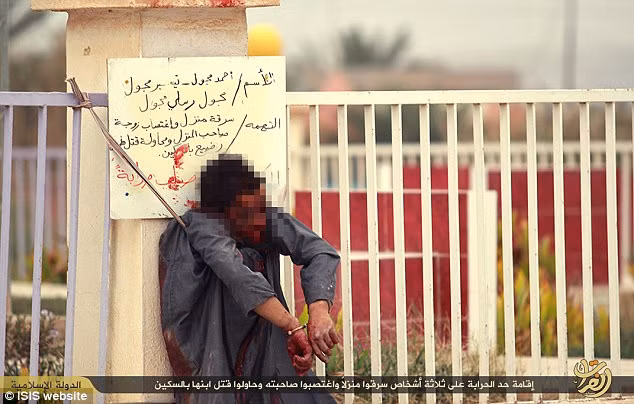 Họ bị bỏ mặc cho đến chết sau khi bị đánh đập tàn bạo.