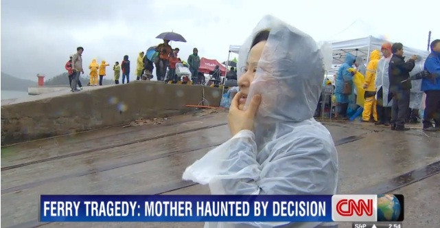 Christine Kim gào khóc gọi tên con. Christine Kim gào khóc gọi tên con.