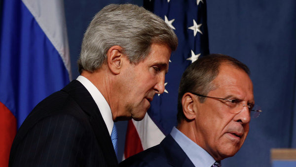 Bộ trưởng Ngoại giao Nga Sergei Lavrov (phải) và người đồng cấp Mỹ John Kerry. Bộ trưởng Ngoại giao Nga Sergei Lavrov (phải) và người đồng cấp Mỹ John Kerry.