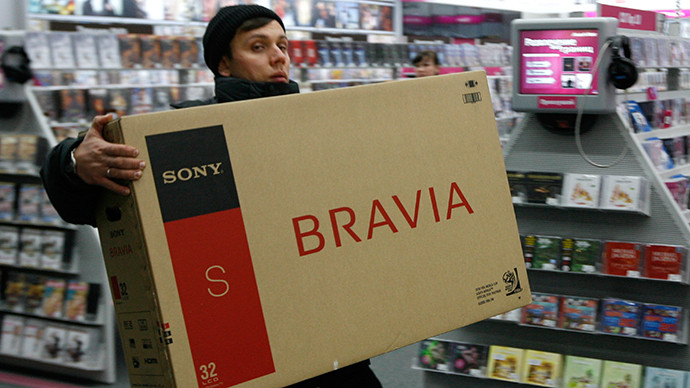 Các mặt hàng TV và hàng điện tử đang thu hút rất nhiều khách hàng ở Nga. Các mặt hàng TV và hàng điện tử đang thu hút rất nhiều khách hàng ở Nga.