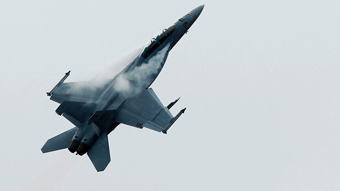 Chiến đấu cơ F-18.