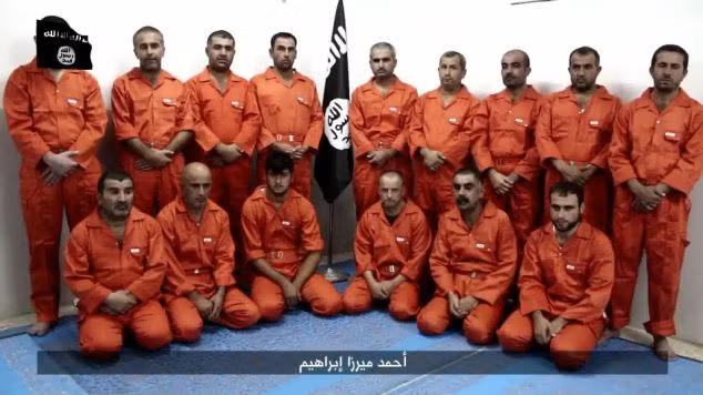 15 chiến binh người Kurd bị IS bắt giữ và bắt mặc trang phục như tù nhân tại vịnh Guantanamo trong video đe dọa thứ hai gửi tới Mỹ.