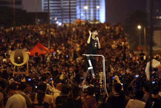 Các lãnh đạo sinh viên đã chấp thuận đàm phán với chính quyền để giải quyết bế tắc. Các lãnh đạo sinh viên đã chấp thuận đàm phán với chính quyền để giải quyết bế tắc.