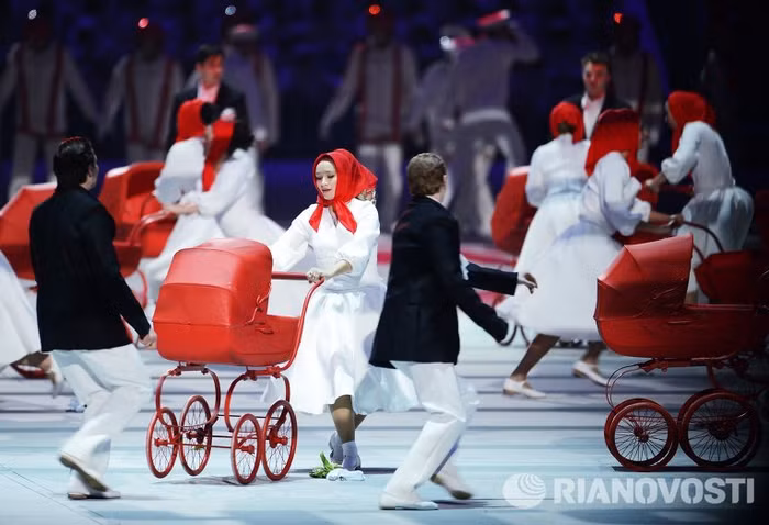 Màn trình diễn nghệ thuật trong đêm khai mạc Olympic Sochi.