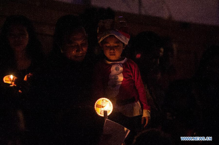 Trẻ em đón Giáng sinh tại Jakarta, Indonesia.