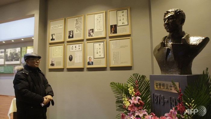 Một bức tượng Ahn Jung-geun Một bức tượng Ahn Jung-geun