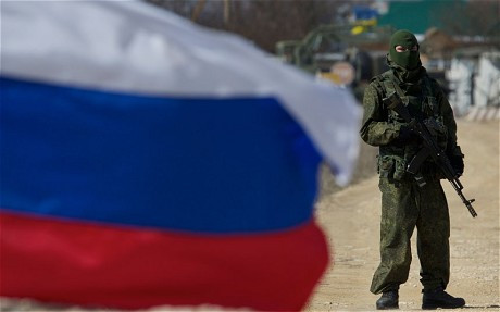 Những người lính vũ trang không phù hiệu đang kiểm soát bán đảo Crimea. Những người lính vũ trang không phù hiệu đang kiểm soát bán đảo Crimea.
