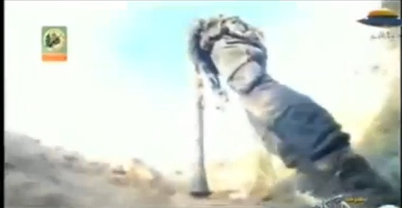 Chiến binh Hamas vượt đường hầm đột kích doanh trại của Israel. Chiến binh Hamas vượt đường hầm đột kích doanh trại của Israel.