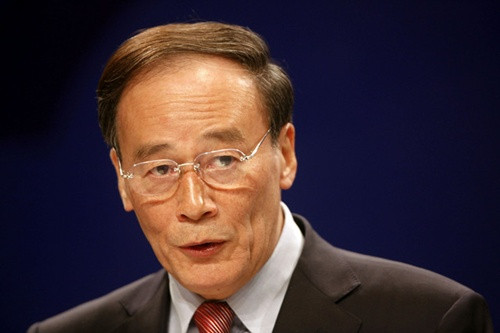 Vương Kỳ Sơn được cho là người trực tiếp chỉ đạo cuộc chiến chống tham nhũng hiện nay ở Trung Quốc. Vương Kỳ Sơn được cho là người trực tiếp chỉ đạo cuộc chiến chống tham nhũng hiện nay ở Trung Quốc.