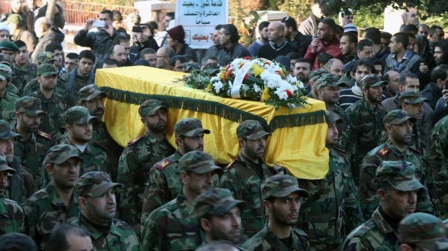 Tang lễ của một chỉ huy Hezbollah thiệt mạng trong trận chiến tại Syria. Tang lễ của một chỉ huy Hezbollah thiệt mạng trong trận chiến tại Syria.