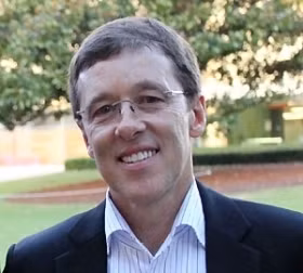 Alan Dupont, một cựu quan chức ngoại giao, Giáo sư tại Khoa An ninh quốc tế của Đại học New South Wales.