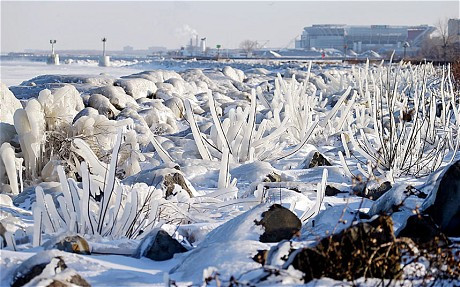 Băng đá tại công viên Edgewater Park ở Cleveland.