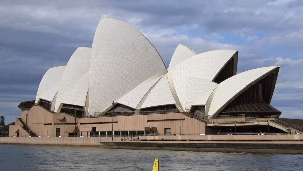 Nhà hát opera nổi tiếng ở Sydney. Nhà hát opera nổi tiếng ở Sydney.
