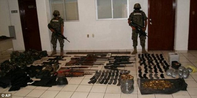 Các thành viên Zetas được trang bị "tận răng" trong mỗi lần di chuyển. Các thành viên Zetas được trang bị "tận răng" trong mỗi lần di chuyển.