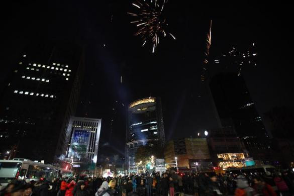 Trung tâm Seoul, Hàn Quốc trong khoảnh khắc giao thừa.