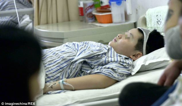 Cậu bé sẽ được lắp tay nhân tạo thay thế bàn tay đã mất.